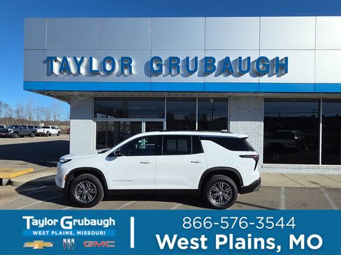 Used 2025 Chevrolet Traverse LT image 1