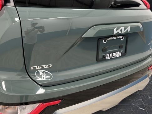 Used 2024 Kia Niro EX Touring FWD image 37