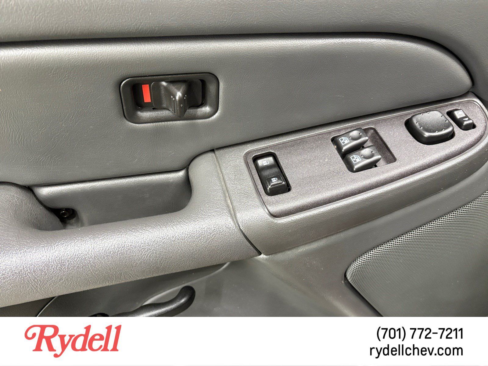 Used 2004 Chevrolet Silverado 1500 LS w/ Light Duty Power Package AWD/4WD image 11
