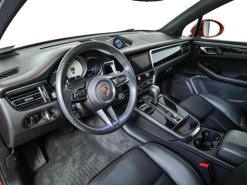 Certified 2024 Porsche Macan S AWD/4WD image 4