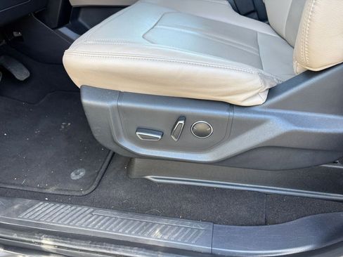 Used 2024 Ford Expedition Limited AWD/4WD image 23