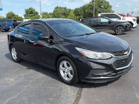 Used 2017 Chevrolet Cruze LS FWD image 7