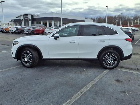 Used 2024 Mercedes-Benz GLC 300 4MATIC image 2