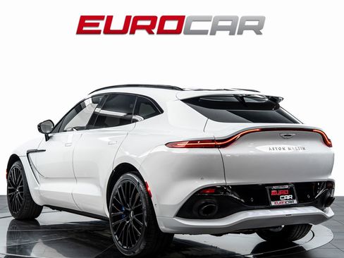 Used 2022 Aston Martin DBX image 3