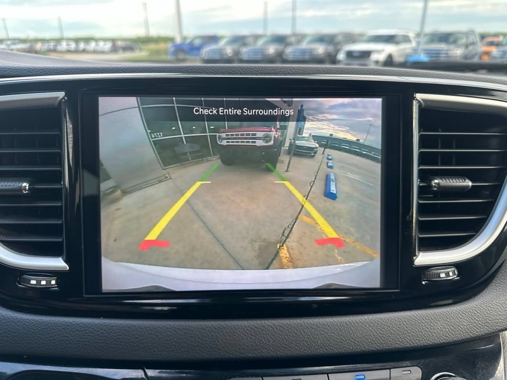 Used 2024 Chrysler Pacifica Touring-L FWD image 13
