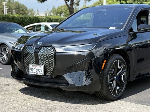 Used 2025 BMW iX xDrive50 w/ Premium Package image 10