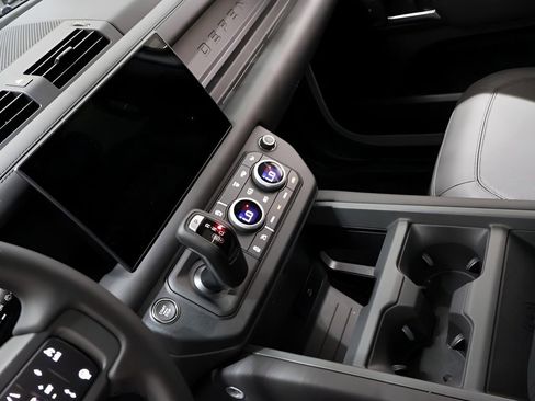 New 2025 Land Rover Defender 110 S image 19