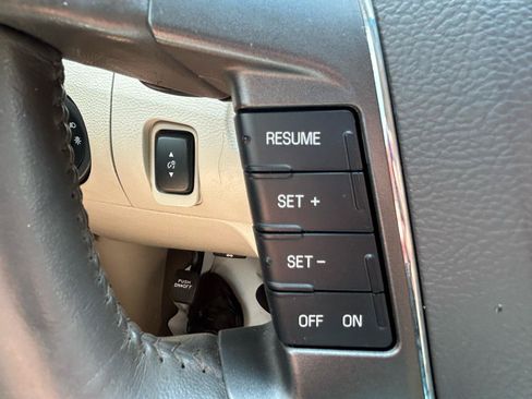 Used 2011 Ford Taurus SEL FWD image 17