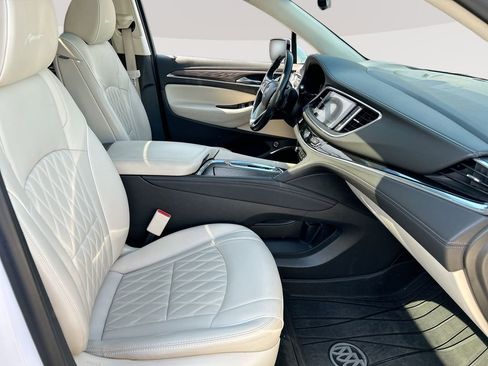 Used 2022 Buick Enclave Avenir AWD/4WD image 32
