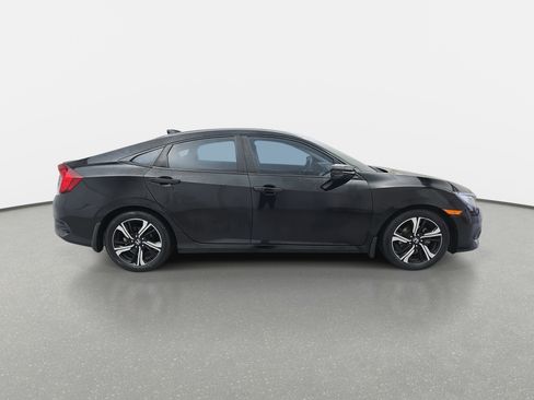 Used 2017 Honda Civic Touring image 4