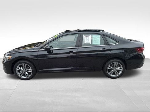 Used 2024 Volkswagen Jetta SE image 16
