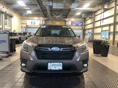 Used 2023 Subaru Forester Limited AWD/4WD image 3