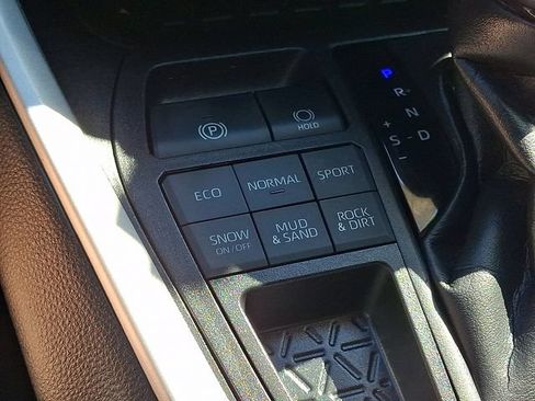 Certified 2021 Toyota RAV4 XLE Premium AWD/4WD image 24