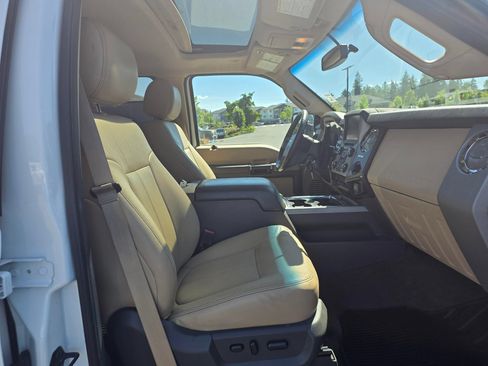 Used 2014 Ford F250 Lariat w/ Lariat Ultimate Package AWD/4WD image 29