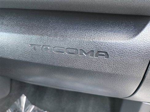 Used 2018 Toyota Tacoma TRD Sport image 34