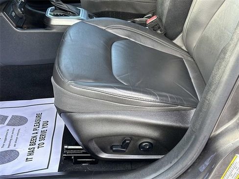 Used 2019 Jeep Renegade Limited w/ UConnect 8.4 Nav Group image 17