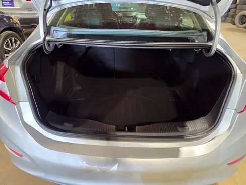 Used 2017 Chevrolet Cruze Premier FWD image 8