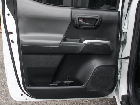 Used 2020 Toyota Tacoma SR5 image 31