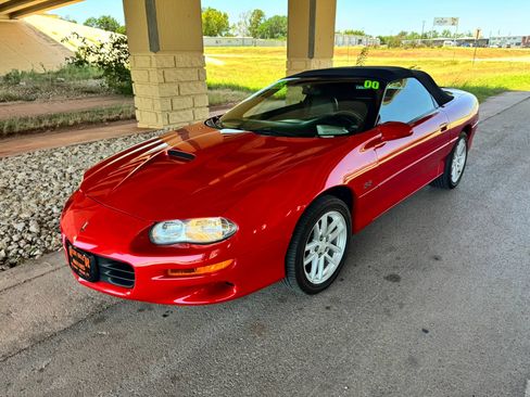 Used 2000 Chevrolet Camaro Z28 w/ SS Performance/Appearance Pkg RWD image 7