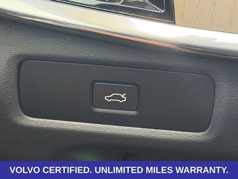 Certified 2025 Volvo V90 B6 Cross Country Ultra AWD/4WD image 17
