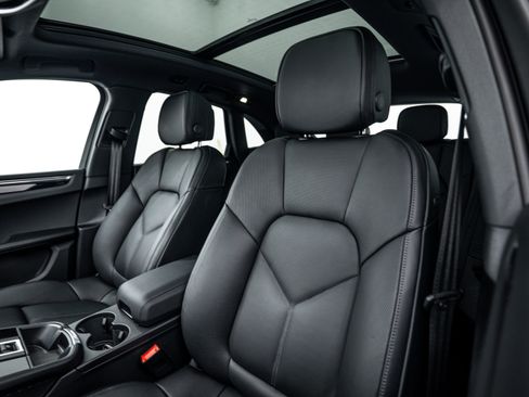 Certified 2026 Porsche Macan image 21