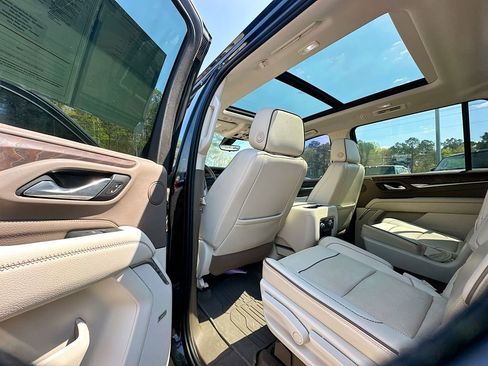 Used 2021 GMC Yukon XL Denali w/ Denali Premium Package AWD/4WD image 17