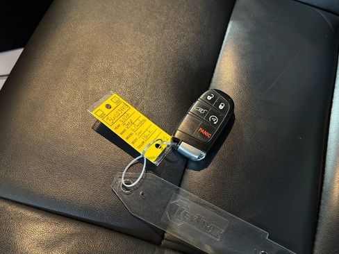 Used 2022 Jeep Grand Cherokee Limited AWD/4WD image 32