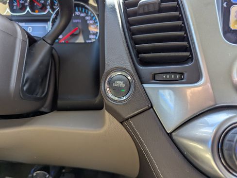 Certified 2020 Chevrolet Suburban LT AWD/4WD image 19