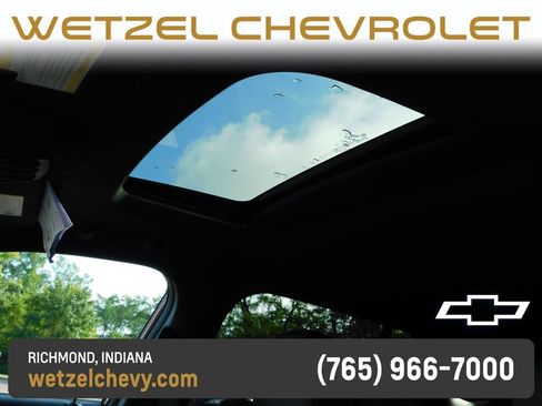 Used 2025 Chevrolet Trax RS w/ Sunroof Package FWD image 12
