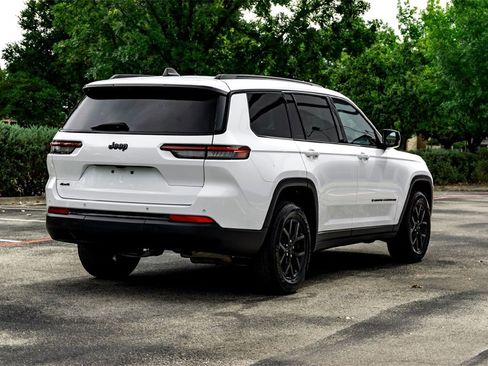 Used 2024 Jeep Grand Cherokee L Laredo image 5