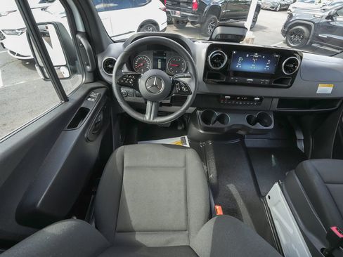 Used 2025 Mercedes-Benz Sprinter 2500 image 34