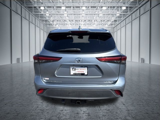 Used 2020 Toyota Highlander XLE AWD/4WD image 4
