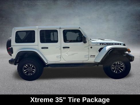 Used 2025 Jeep Wrangler Unlimited Rubicon AWD/4WD image 7