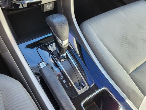 Used 2017 Honda Accord LX image 23