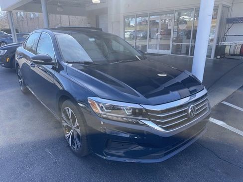 Used 2020 Volkswagen Passat 2.0T SEL image 2