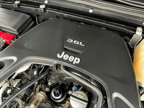 Used 2021 Jeep Gladiator Sport AWD/4WD image 30