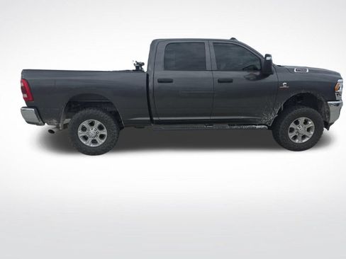 Used 2024 RAM 2500 Tradesman w/ Chrome Appearance Group AWD/4WD image 9