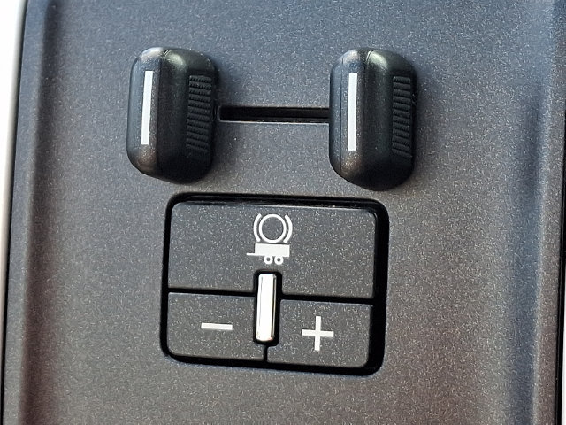 Used 2018 GMC Sierra 1500 SLE w/ SLE Value Package AWD/4WD image 8