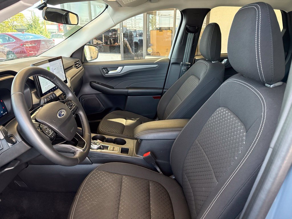 Used 2023 Ford Escape Active w/ Tech Pack #2 AWD/4WD image 11