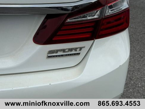 Used 2017 Honda Accord Sport Special Edition image 11