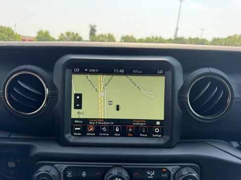 Used 2021 Jeep Wrangler Unlimited Sahara AWD/4WD image 14