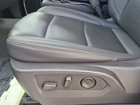 Used 2025 GMC Sierra 1500 SLT image 17