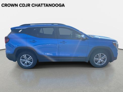 Used 2024 GMC Terrain SLE w/ Driver Convenience Package FWD image 7