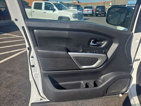 Used 2018 Nissan Titan SV w/ SV Convenience Package image 22