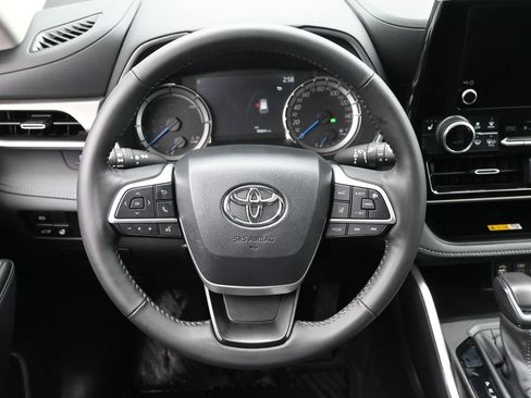 Used 2024 Toyota Highlander XLE image 21