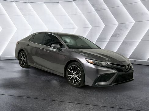 Used 2021 Toyota Camry SE w/ Cold Weather Package AWD/4WD image 1
