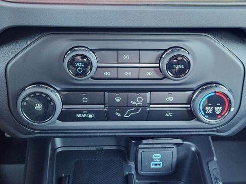 New 2025 Ford Bronco 4-Door image 18