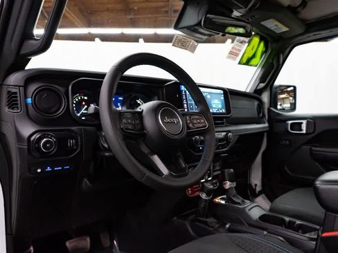 Used 2024 Jeep Wrangler Unlimited Rubicon 4xe AWD/4WD image 23