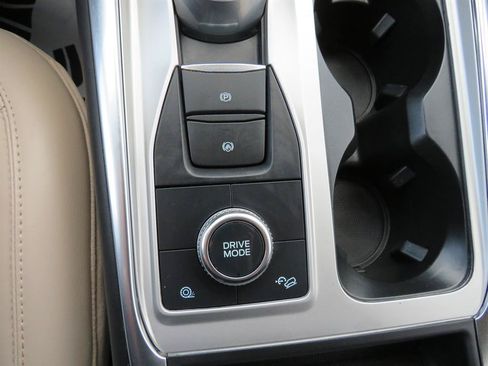 Used 2022 Ford Explorer XLT w/ Equipment Group 202A AWD/4WD image 23