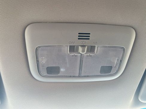 Used 2018 Toyota Corolla SE image 29